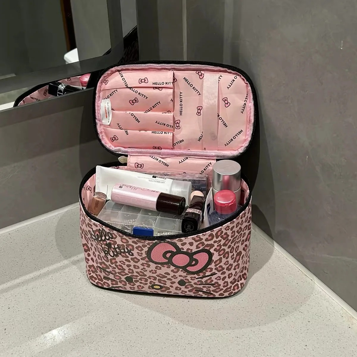Sanrio Hello Kitty Women Leopa - огляд і ціна Beauty Makeup Edit